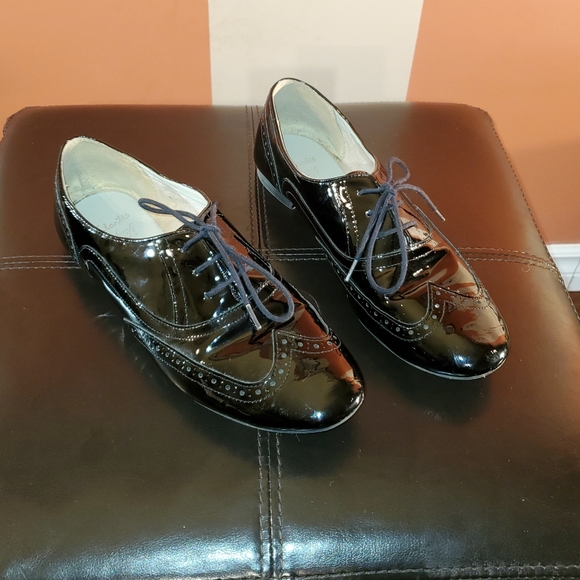 Clarks Black Patent Leather ladies Brogues - Picture 3 of 9